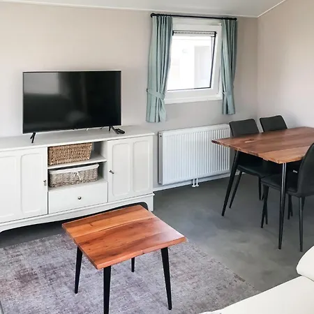 2 Bedroom Stacaravan In Campsite