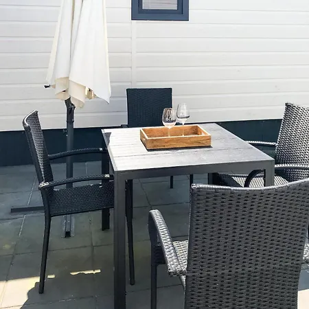 Lovely Stacaravan In Campingplatz