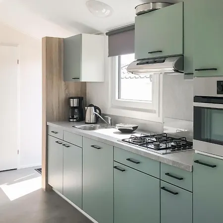 Campingplatz Lovely Stacaravan In 4*