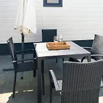 Lovely Stacaravan In Κάμπινγκ